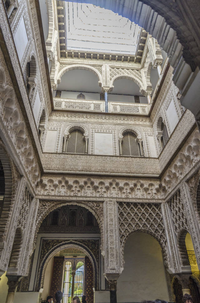 Sevilla 117 - Real Álcazar - Palacio del Rey Don Pedro - Patio de Las Muñecas.jpg